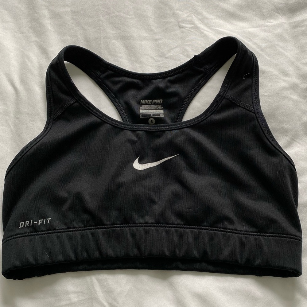 Black Nike Pro sports bra:)